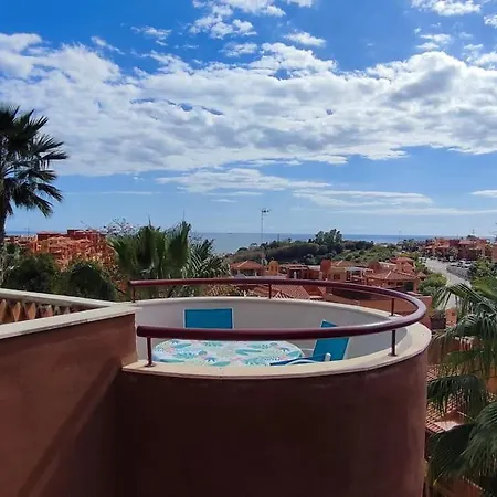 Atico Con Vistas Al Mar Y Terrazas En Cabopino Playa Apartment